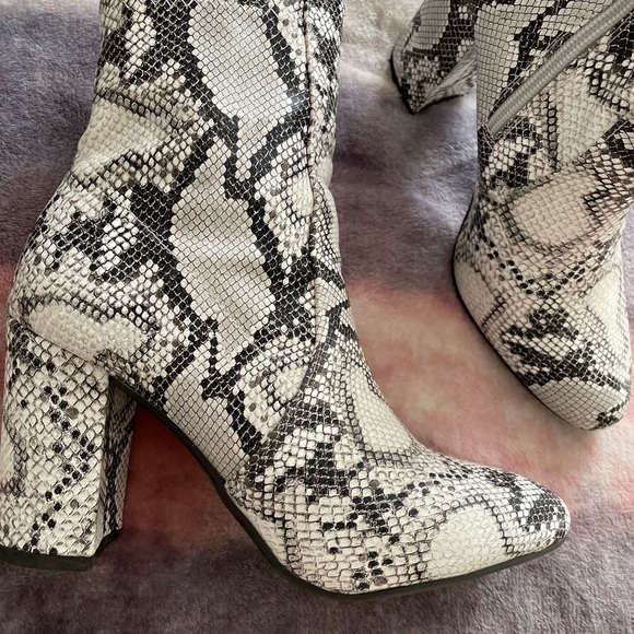 ‼️SOLD‼️ - Picture 2 of 4